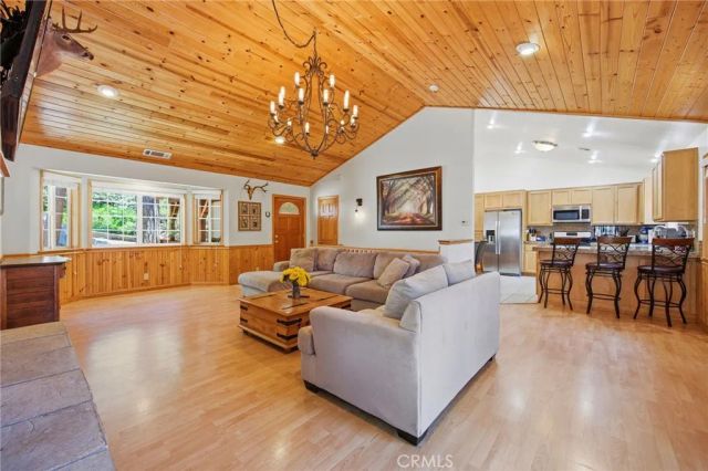 915 Brentwood Drive, Lake Arrowhead, CA 92352