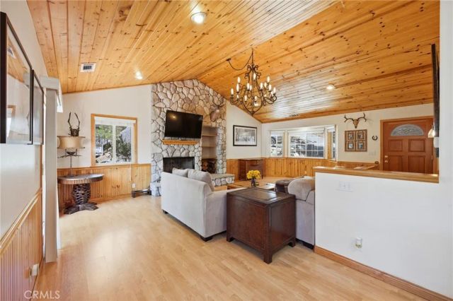 915 Brentwood Drive, Lake Arrowhead, CA 92352