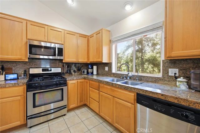 915 Brentwood Drive, Lake Arrowhead, CA 92352