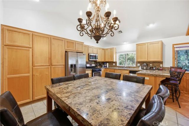 915 Brentwood Drive, Lake Arrowhead, CA 92352