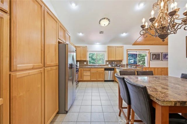 915 Brentwood Drive, Lake Arrowhead, CA 92352