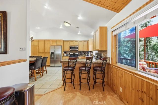 915 Brentwood Drive, Lake Arrowhead, CA 92352