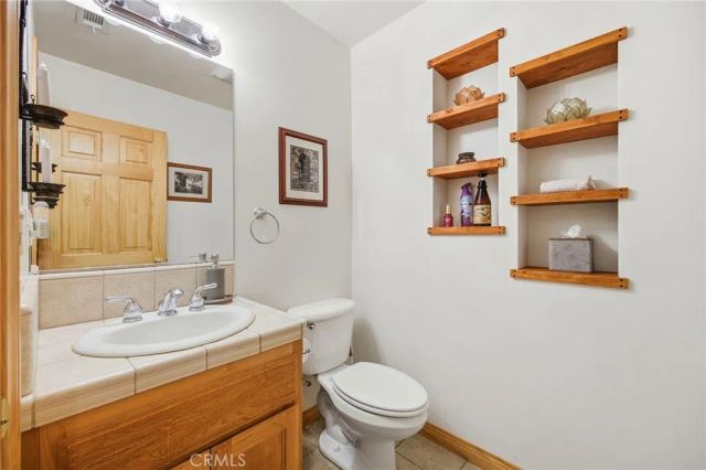 915 Brentwood Drive, Lake Arrowhead, CA 92352