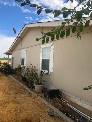 1313 S Stearns Rd, Oakdale, CA 95361