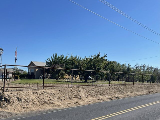 1313 S Stearns Rd, Oakdale, CA 95361