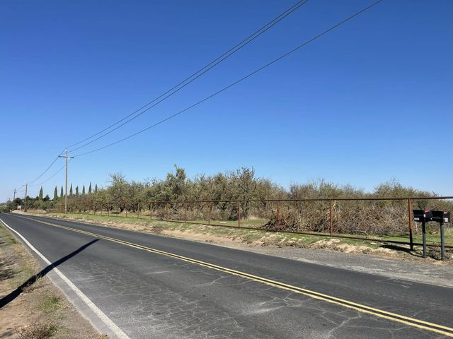 1313 S Stearns Rd, Oakdale, CA 95361