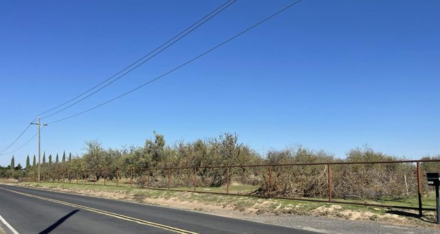 1313 S Stearns Rd, Oakdale, CA 95361