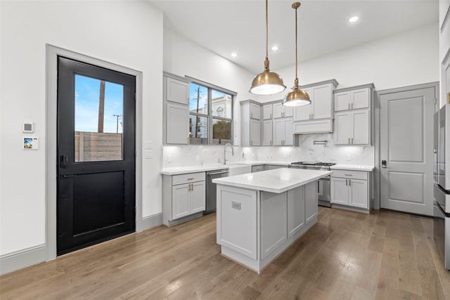 1719 Holman Street, Houston, TX 77004