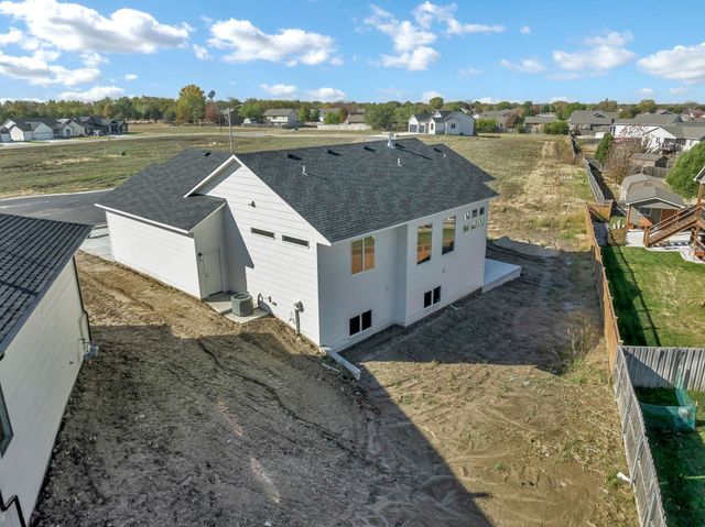 2928 E Burlington Circle, Park City, KS 67219