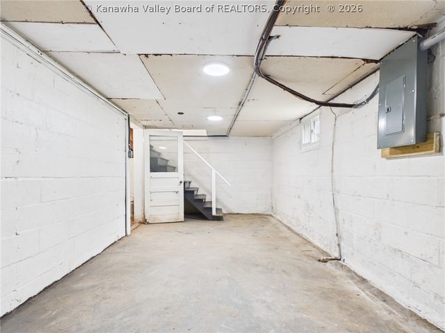 1129 Grosscup Avenue, Dunbar, WV 25064