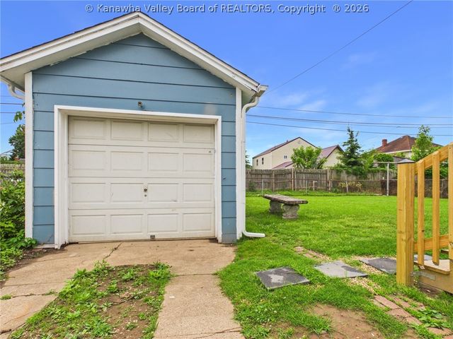 1129 Grosscup Avenue, Dunbar, WV 25064