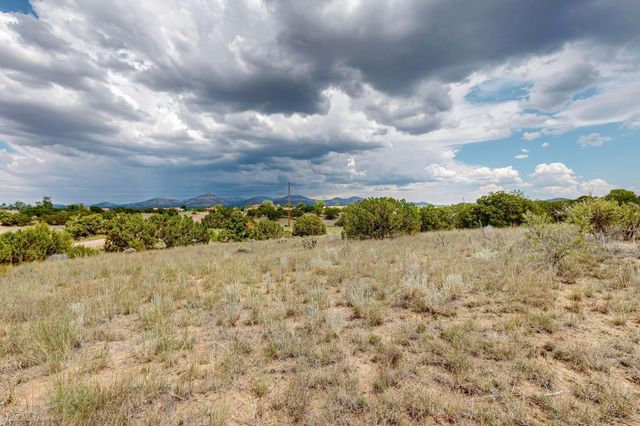 15 Dovela Road, Santa Fe, NM 87508