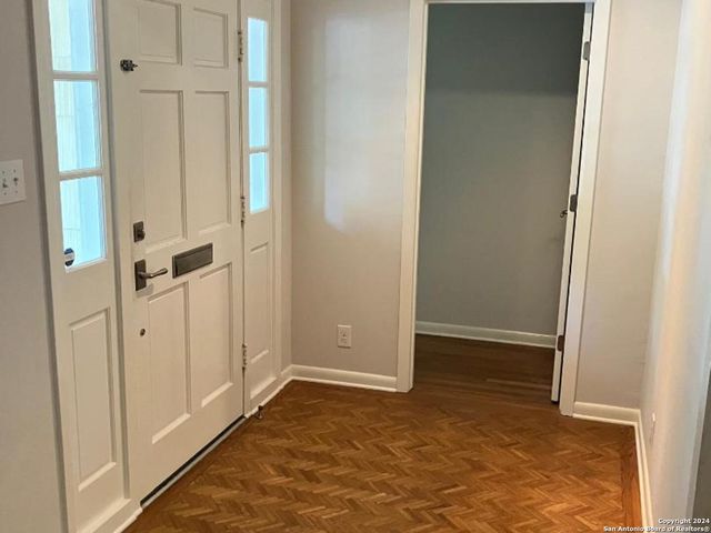 140 W Edgewood Pl, San Antonio, TX 78209