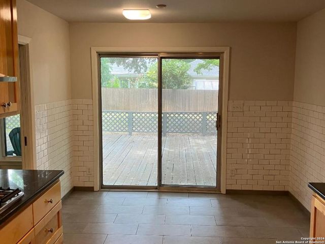 140 W Edgewood Pl, San Antonio, TX 78209