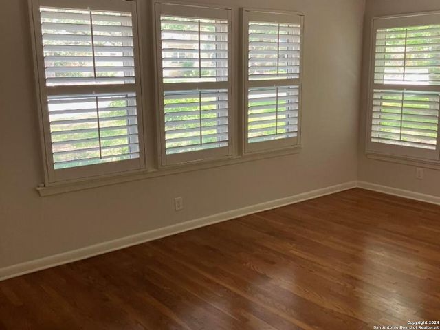 140 W Edgewood Pl, San Antonio, TX 78209