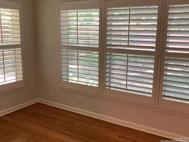 140 W Edgewood Pl, San Antonio, TX 78209