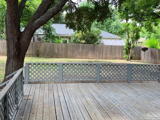 140 W Edgewood Pl, San Antonio, TX 78209