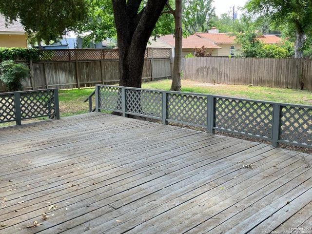 140 W Edgewood Pl, San Antonio, TX 78209