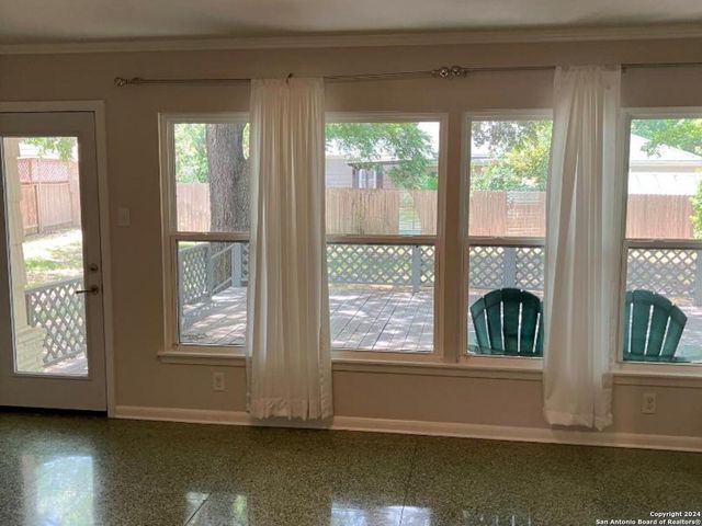 140 W Edgewood Pl, San Antonio, TX 78209