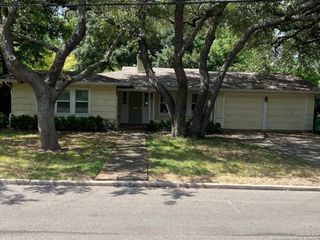 140 W Edgewood Pl, San Antonio, TX 78209