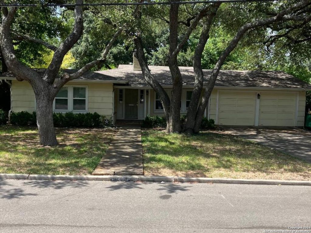 140 W Edgewood Pl, San Antonio, TX 78209