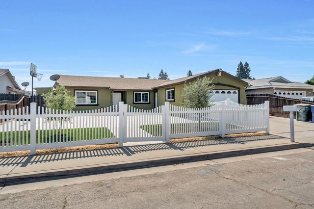 4239 W Cortland Avenue, Fresno, CA 93722