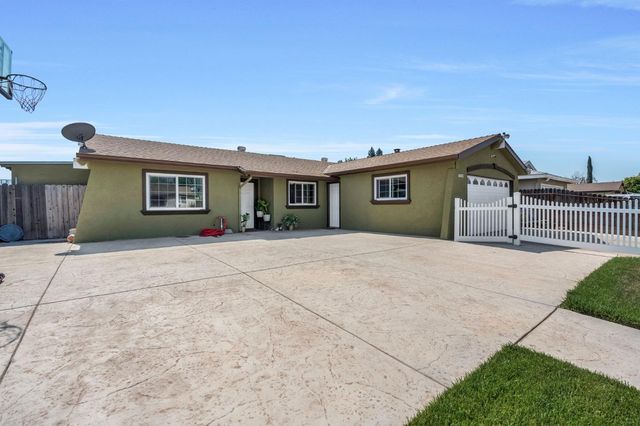 4239 W Cortland Avenue, Fresno, CA 93722
