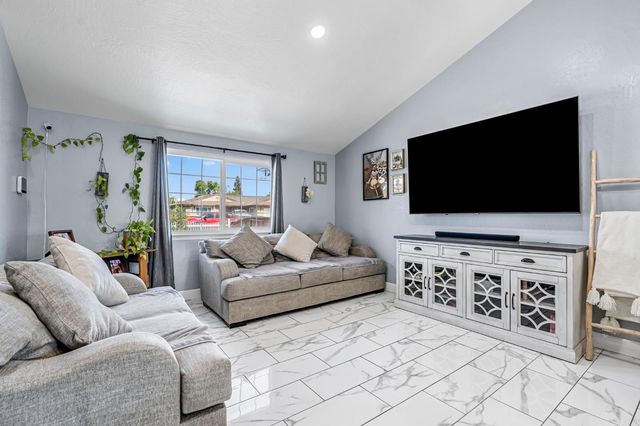 4239 W Cortland Avenue, Fresno, CA 93722