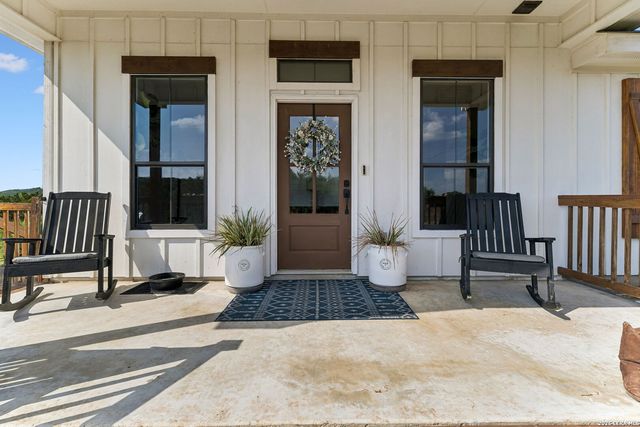 622 CR 2753, Mico, TX 78056