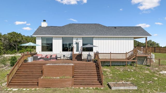 622 CR 2753, Mico, TX 78056