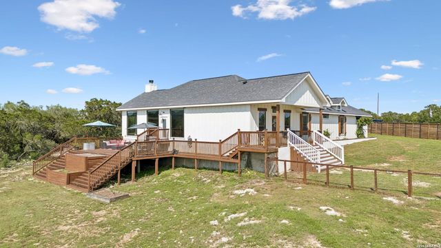 622 CR 2753, Mico, TX 78056