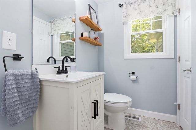 38 Dunstable Road, Westford, MA 01886