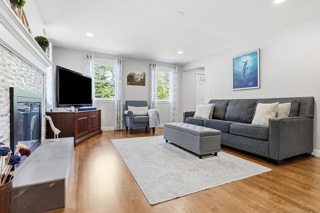 38 Dunstable Road, Westford, MA 01886