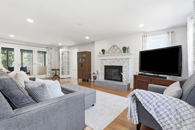 38 Dunstable Road, Westford, MA 01886