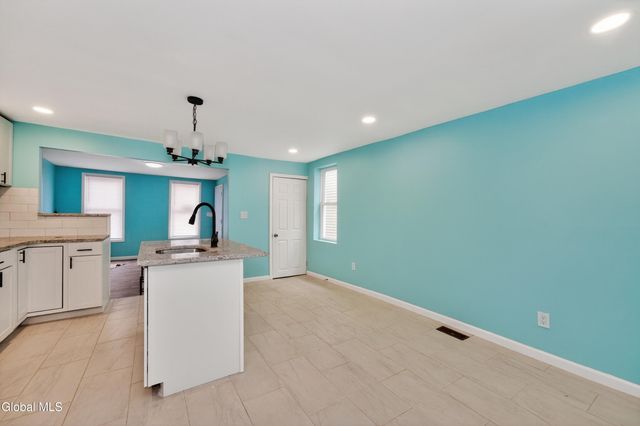 397 10th Street, Troy, NY 12180