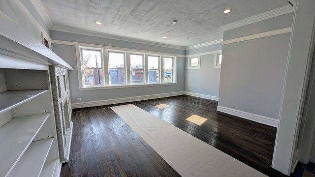 5028 W Lawrence Avenue, Chicago, IL 60630