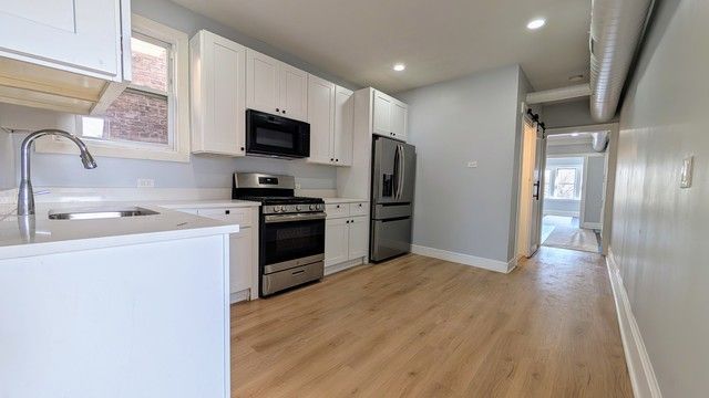 5028 W Lawrence Avenue, Chicago, IL 60630