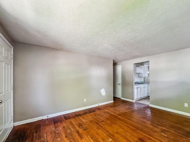 614 Fairmoor Place, Columbus, OH 43228