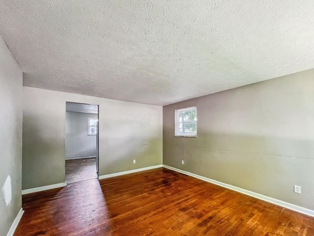 614 Fairmoor Place, Columbus, OH 43228