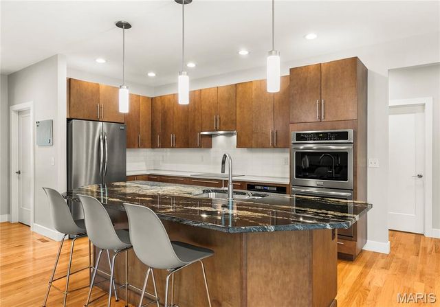 3037 Roan Hill Drive, Belleville, IL 62221