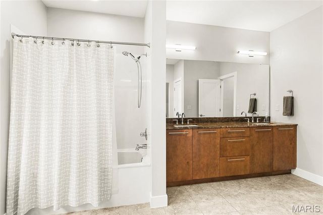 3037 Roan Hill Drive, Belleville, IL 62221