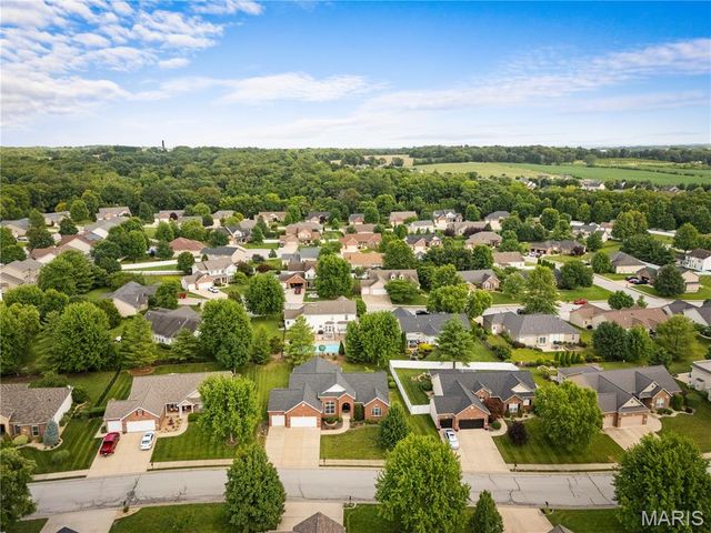 3037 Roan Hill Drive, Belleville, IL 62221