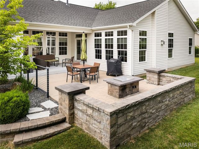 3037 Roan Hill Drive, Belleville, IL 62221
