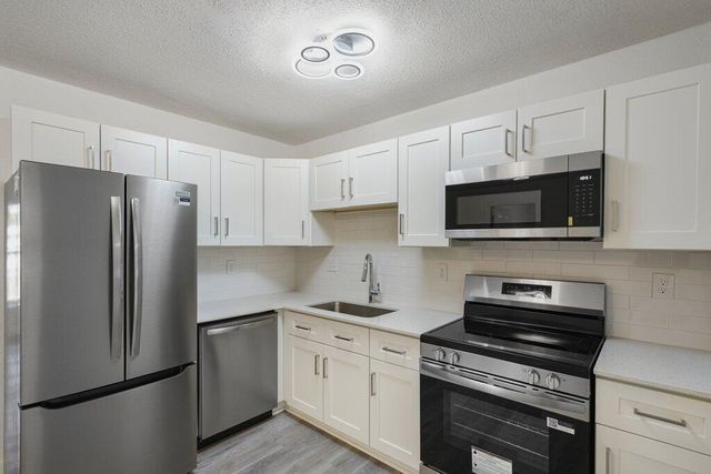 911 SE Dolphin Drive, Stuart, FL 34996
