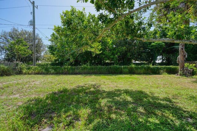 911 SE Dolphin Drive, Stuart, FL 34996