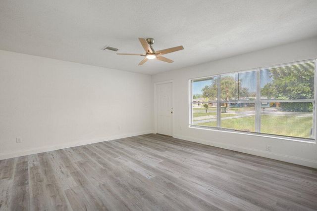 911 SE Dolphin Drive, Stuart, FL 34996