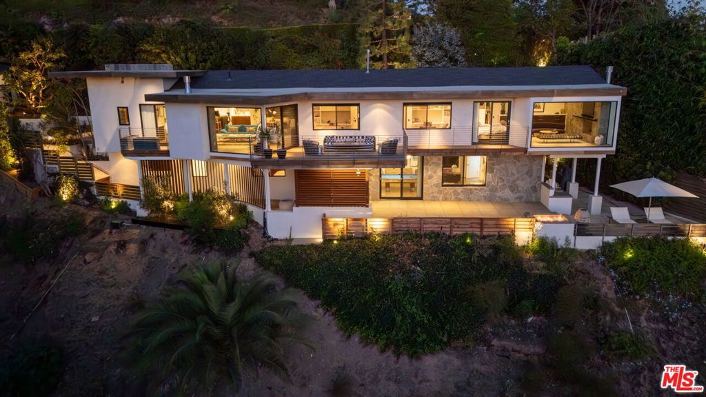 1570 Casale Road, Los Angeles, CA 90272 — exterior