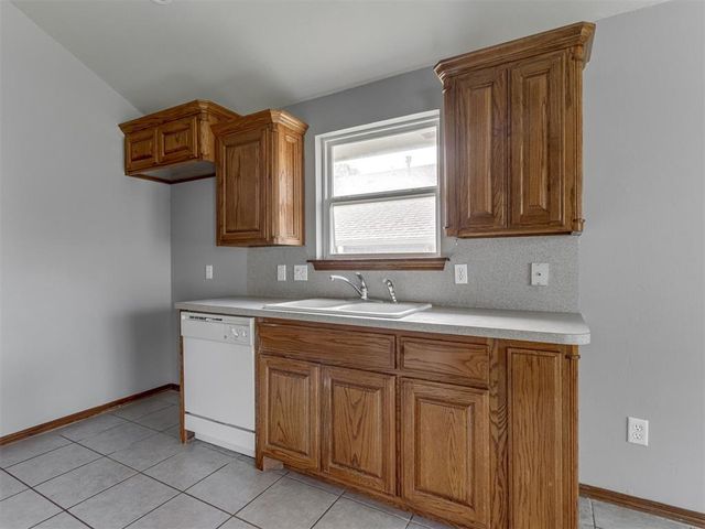 1501 Meadow Run Drive, Moore, OK 73160