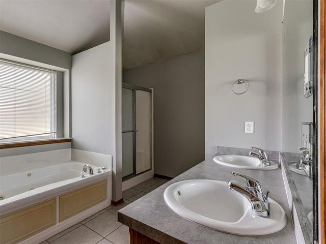 1501 Meadow Run Drive, Moore, OK 73160