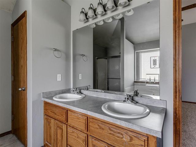 1501 Meadow Run Drive, Moore, OK 73160